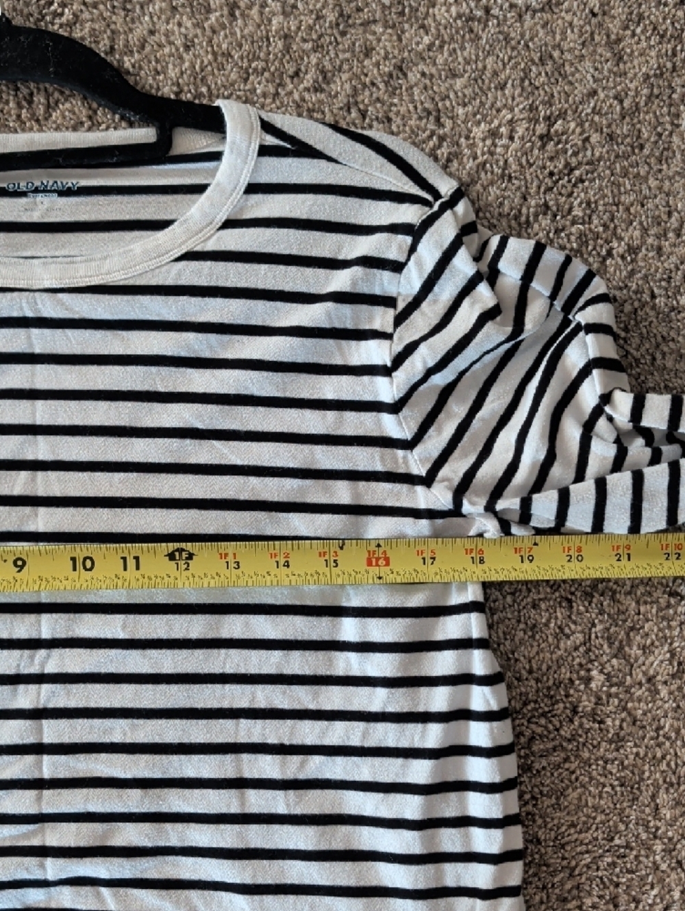 Old Navy Black & White Striped Long-Sleeve Tee - Picture 9 of 9
